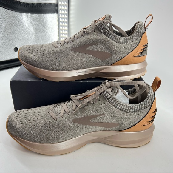 NWOT Brooks Levitate 2 Limited Edition Running Shoes Tan Beige Wood Men 9.5 - Picture 5 of 13